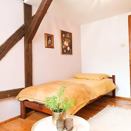 Stary Dom, A Może 3*